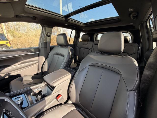 new 2025 Jeep Grand Cherokee car, priced at $47,015