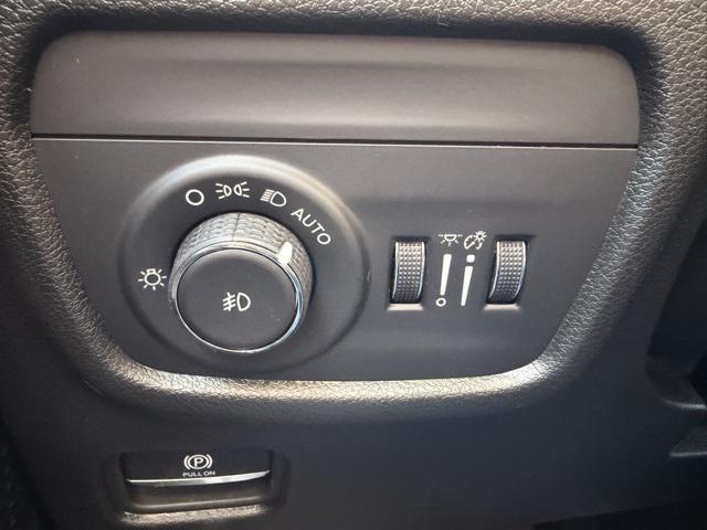 new 2025 Jeep Grand Cherokee car, priced at $47,015