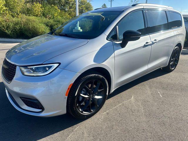 new 2026 Chrysler Pacifica car, priced at $52,036