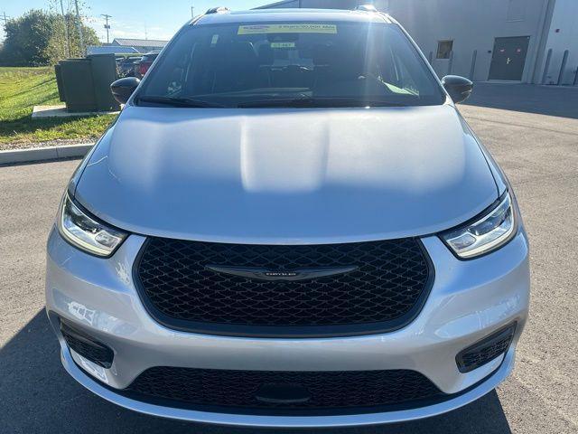 new 2026 Chrysler Pacifica car, priced at $52,036