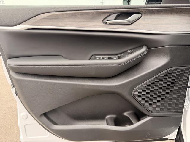 new 2026 Jeep Grand Cherokee car, priced at $46,873