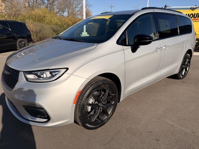 new 2026 Chrysler Pacifica car, priced at $46,590