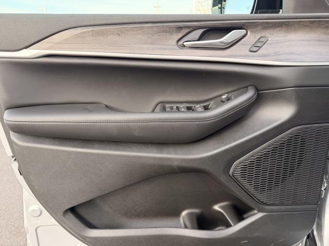 new 2025 Jeep Grand Cherokee car, priced at $50,023