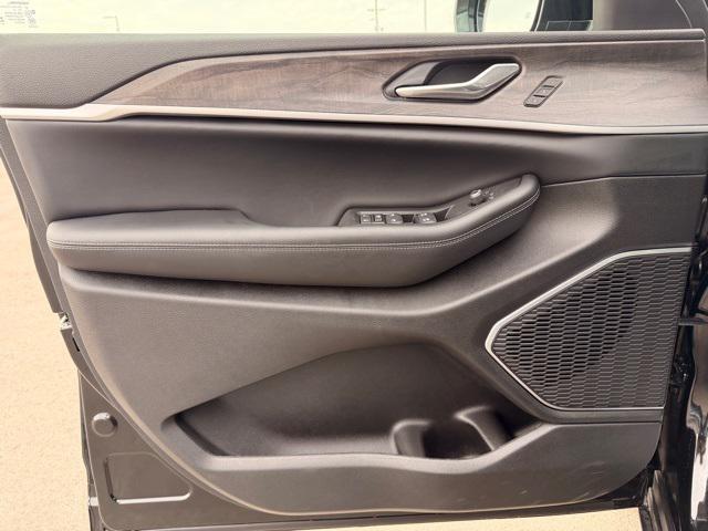 new 2026 Jeep Grand Cherokee L car, priced at $52,698