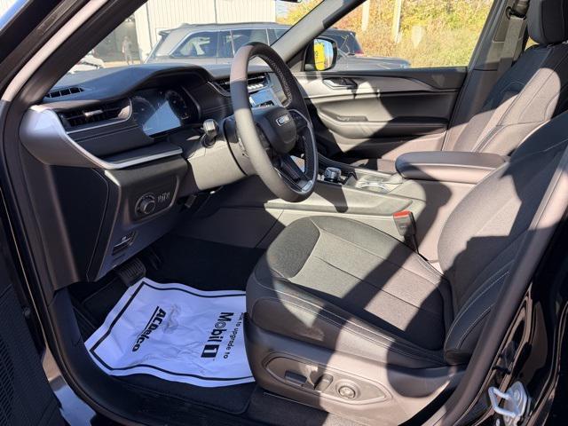 new 2025 Jeep Grand Cherokee car, priced at $38,437