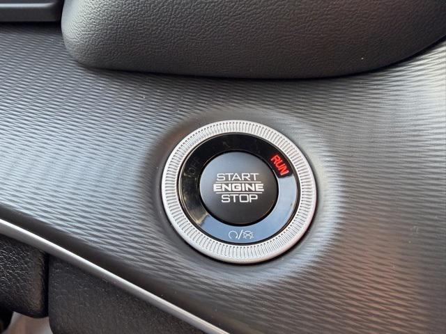 new 2025 Jeep Grand Cherokee car, priced at $38,437