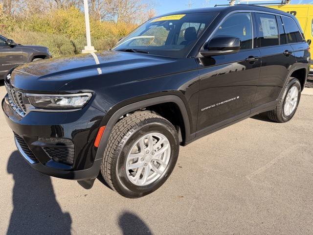 new 2025 Jeep Grand Cherokee car, priced at $38,437