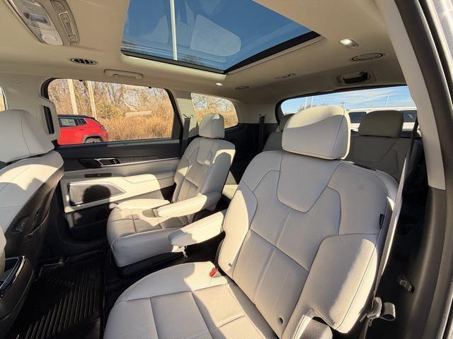 used 2024 Kia Telluride car, priced at $39,000