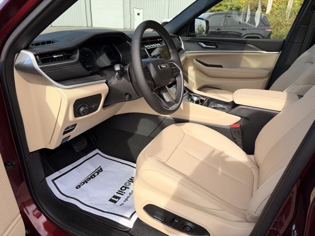 new 2025 Jeep Grand Cherokee car, priced at $48,621