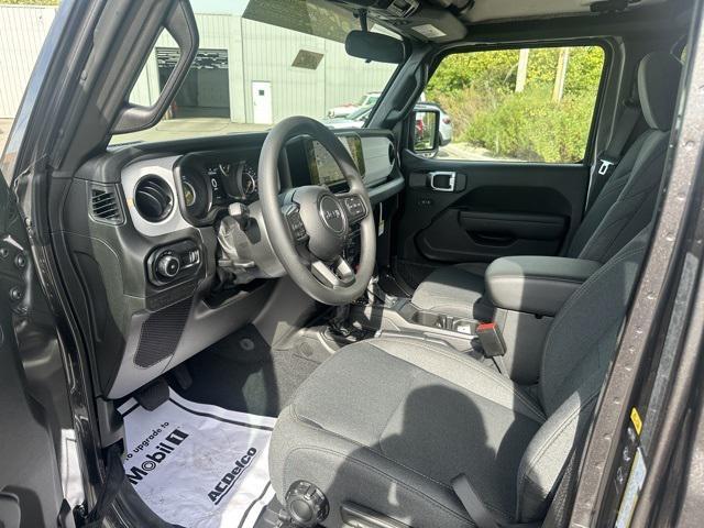 new 2026 Jeep Wrangler car, priced at $41,124