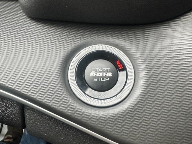 new 2025 Jeep Grand Cherokee car, priced at $38,437