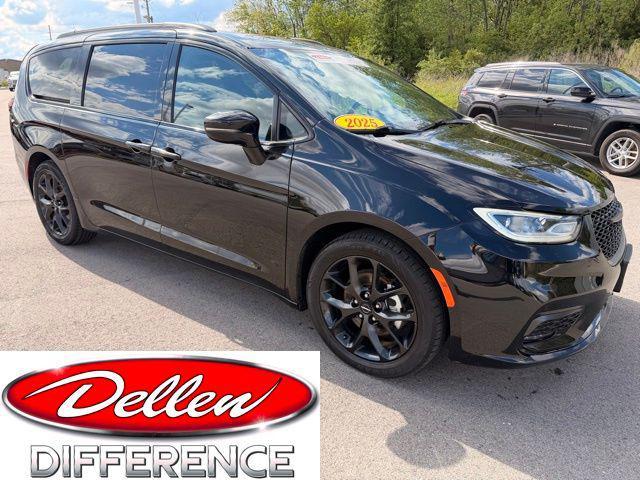 used 2025 Chrysler Pacifica car, priced at $35,000