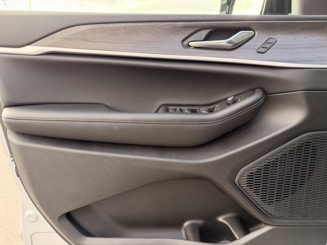 new 2025 Jeep Grand Cherokee car, priced at $46,594