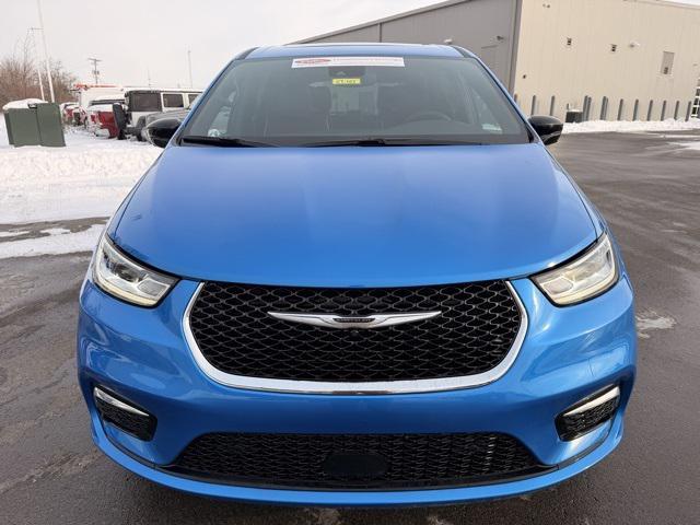 new 2026 Chrysler Pacifica car, priced at $49,545