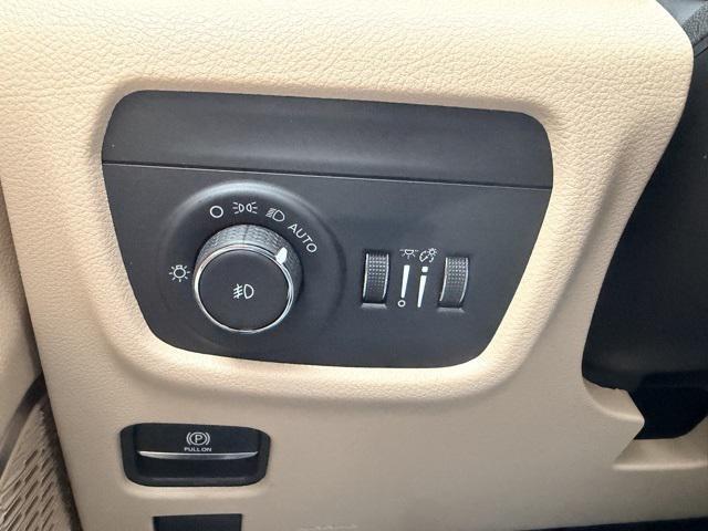 new 2026 Jeep Grand Cherokee car, priced at $50,021