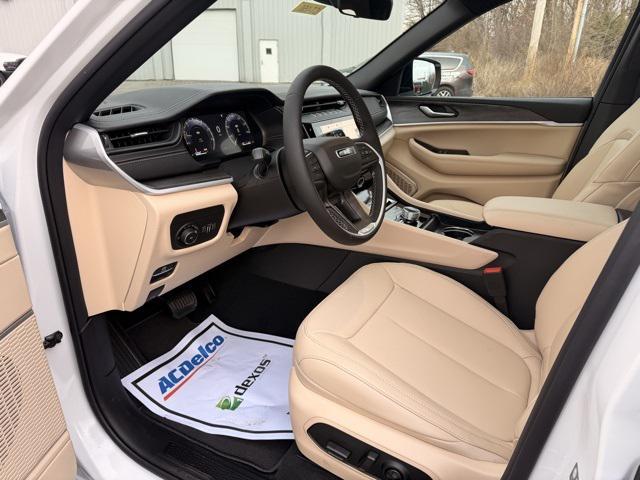 new 2026 Jeep Grand Cherokee car, priced at $50,021