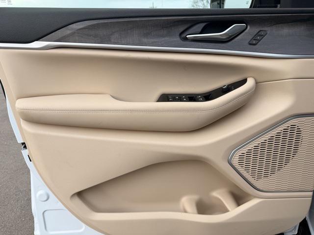 new 2026 Jeep Grand Cherokee car, priced at $50,021