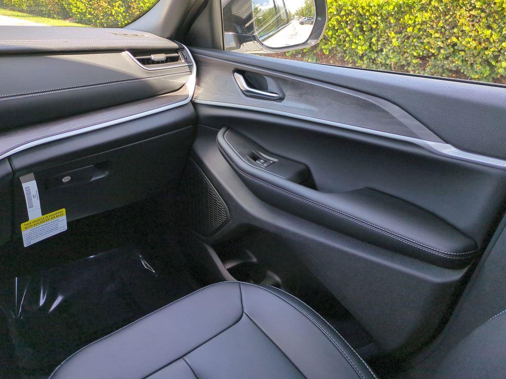 new 2025 Jeep Grand Cherokee car, priced at $48,620