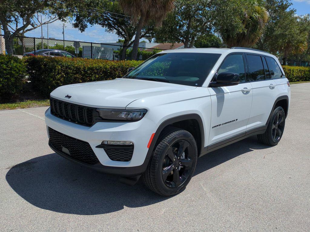new 2025 Jeep Grand Cherokee car, priced at $48,620