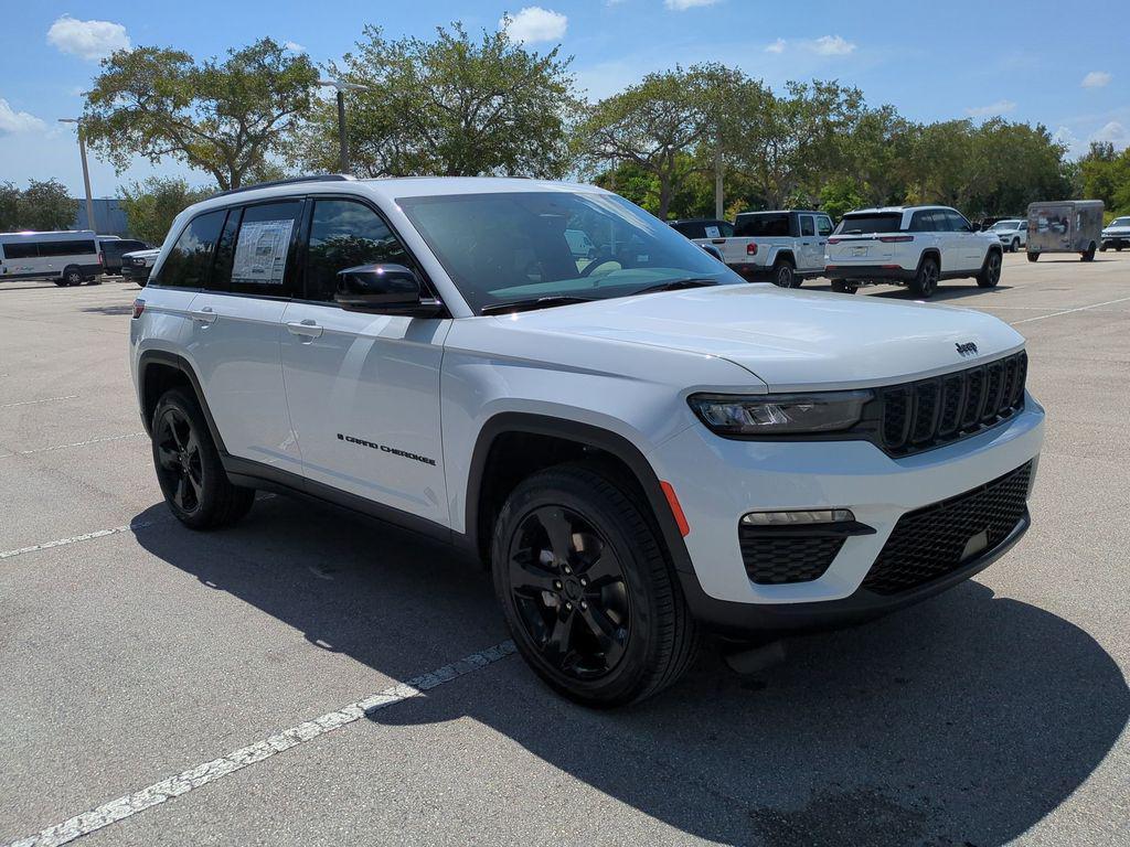 new 2025 Jeep Grand Cherokee car, priced at $48,620