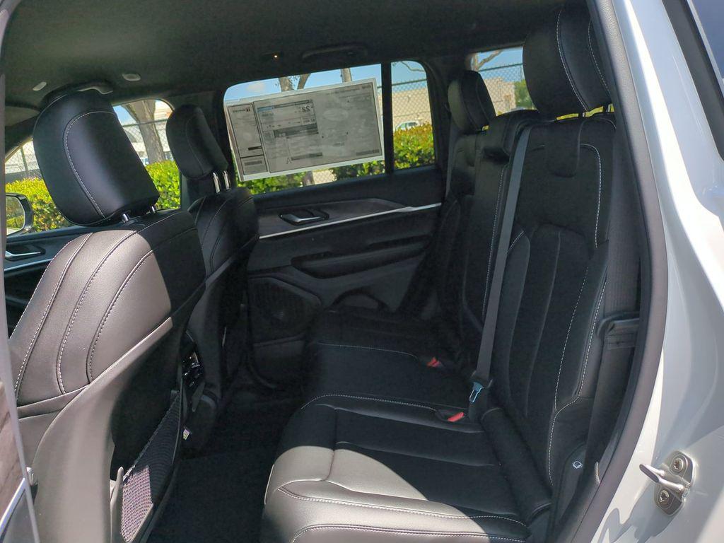 new 2025 Jeep Grand Cherokee car, priced at $48,620