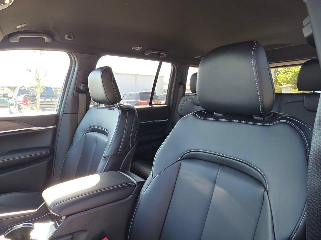 new 2026 Jeep Grand Cherokee car, priced at $48,070