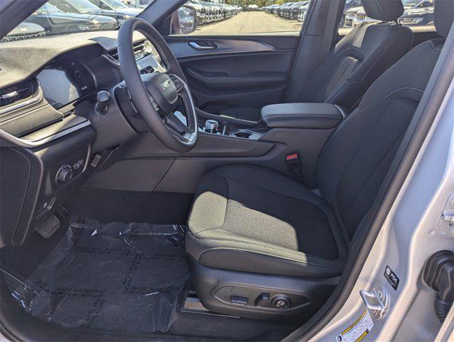 new 2025 Jeep Grand Cherokee car, priced at $27,550