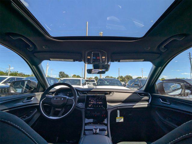 new 2025 Jeep Grand Cherokee car, priced at $27,550
