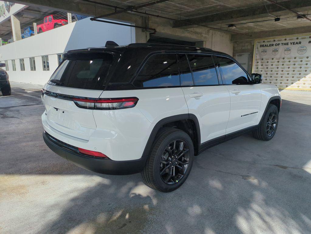 new 2025 Jeep Grand Cherokee car, priced at $40,551