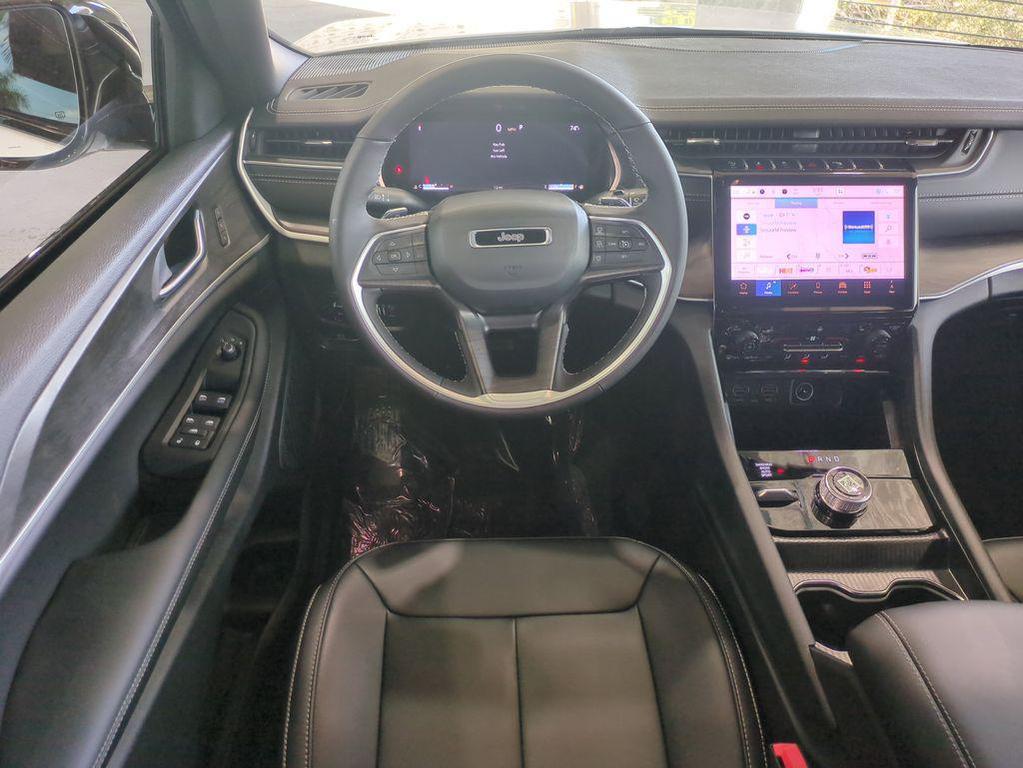 new 2025 Jeep Grand Cherokee car, priced at $40,551