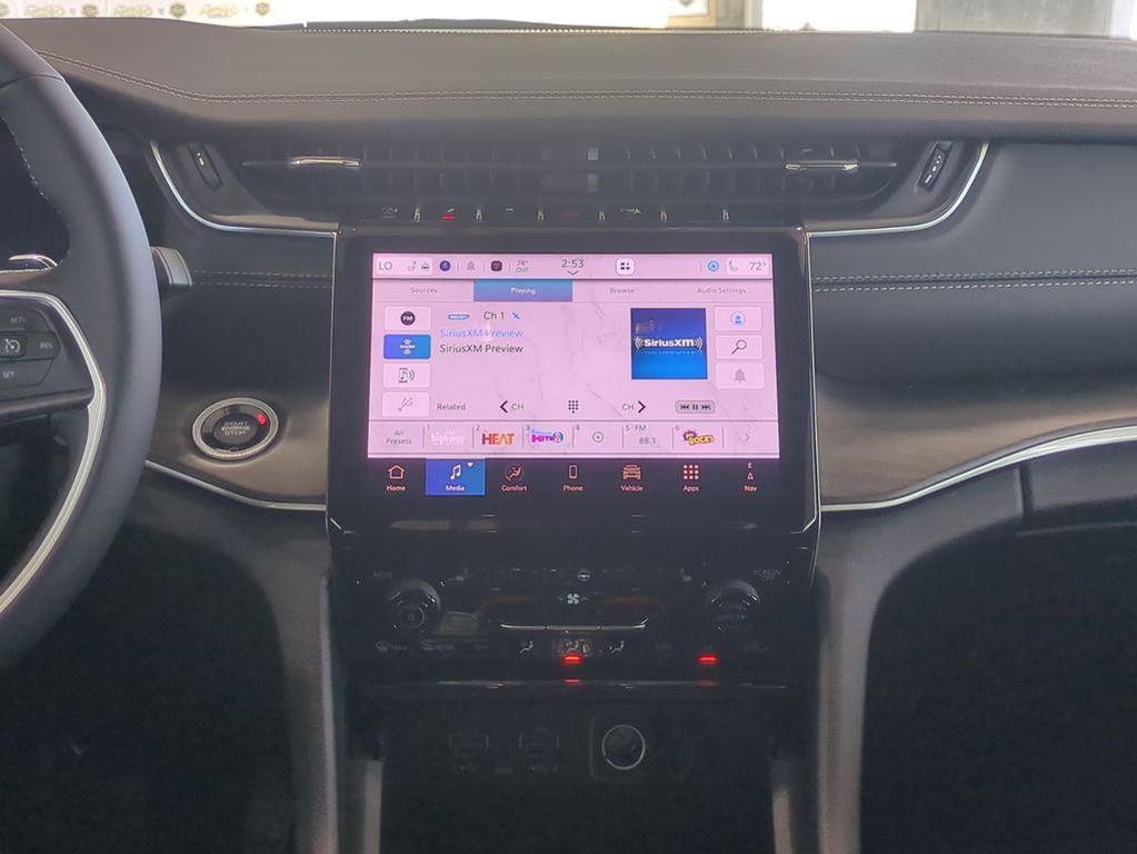 new 2025 Jeep Grand Cherokee car, priced at $40,551