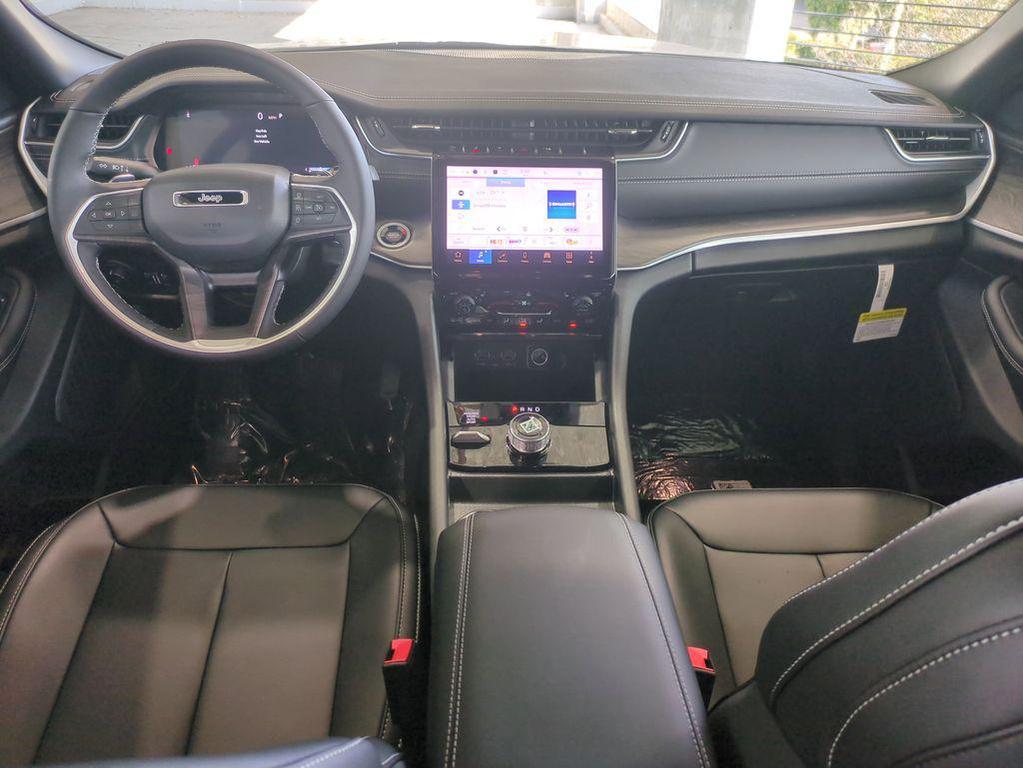 new 2025 Jeep Grand Cherokee car, priced at $40,551