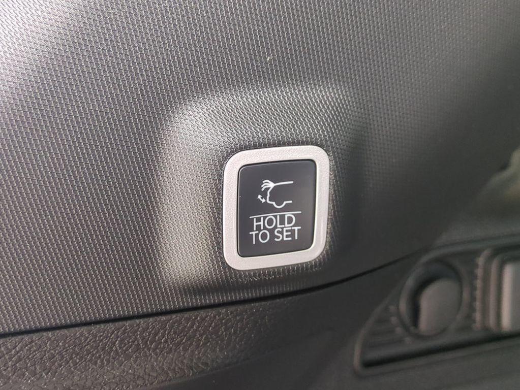 new 2025 Jeep Grand Cherokee car, priced at $40,551