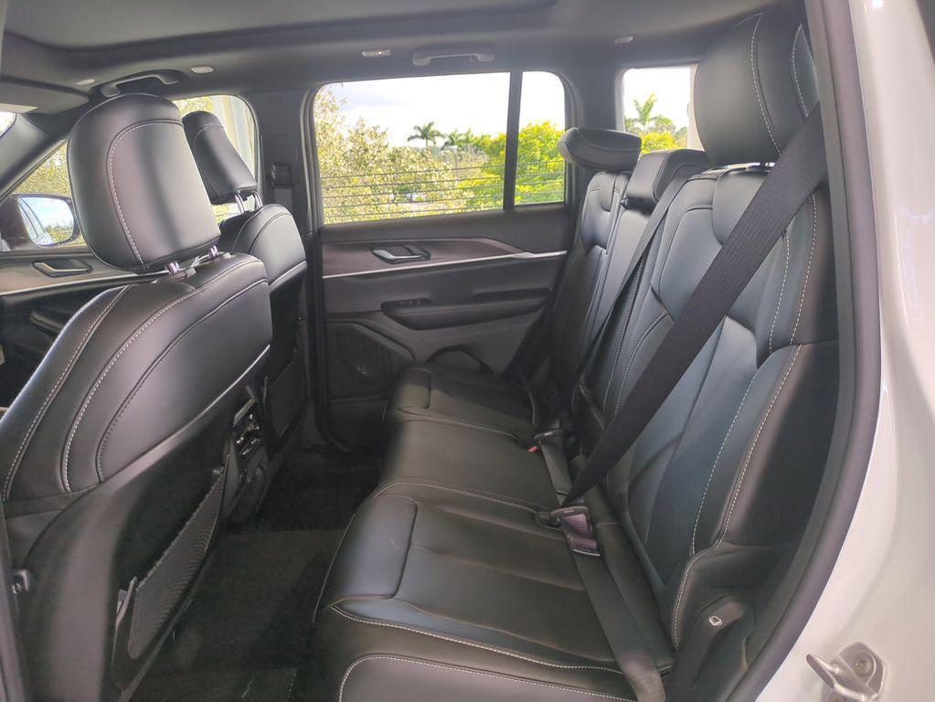 new 2025 Jeep Grand Cherokee car, priced at $40,551