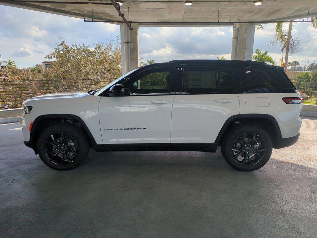 new 2025 Jeep Grand Cherokee car, priced at $40,551