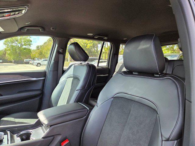 new 2026 Jeep Grand Cherokee car, priced at $37,978