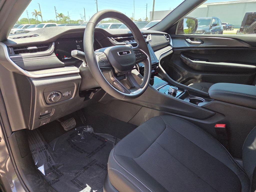 new 2026 Jeep Grand Cherokee car, priced at $43,595