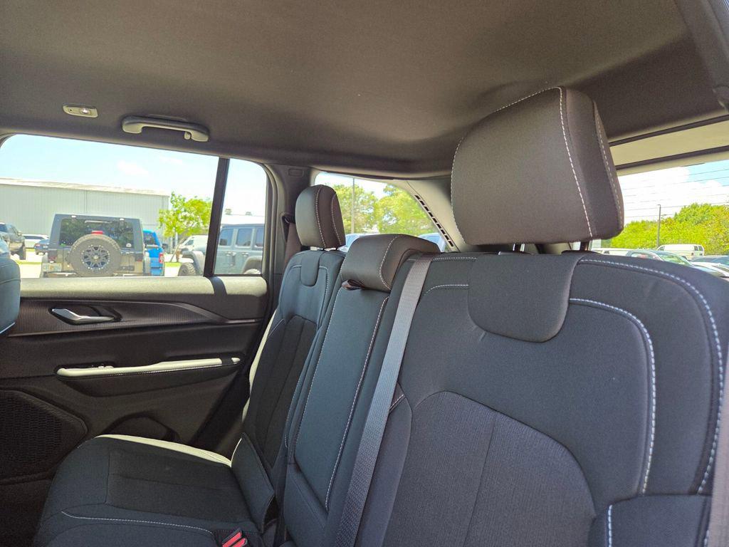 new 2026 Jeep Grand Cherokee car, priced at $43,595