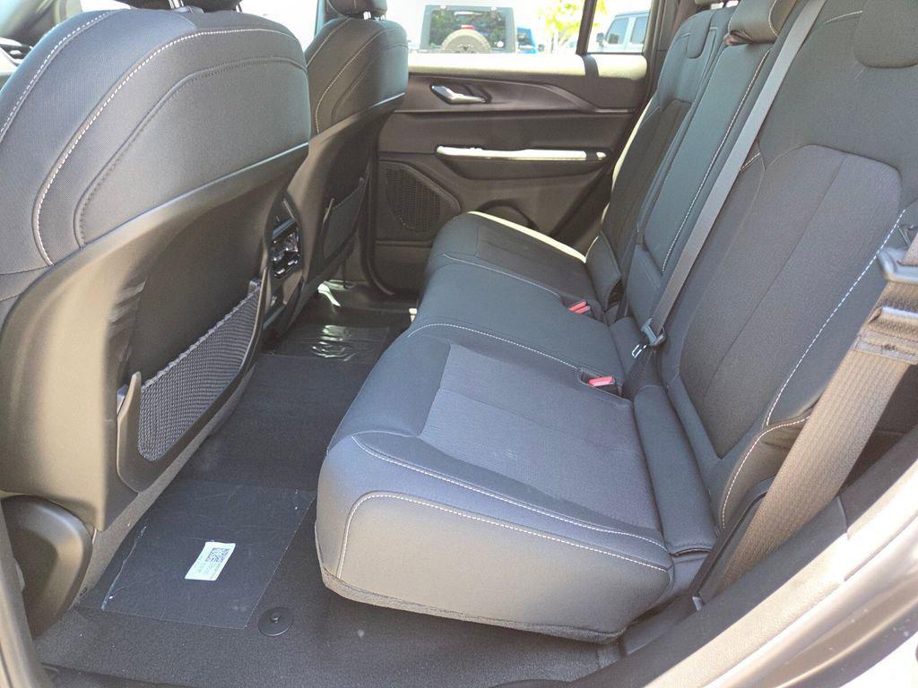 new 2026 Jeep Grand Cherokee car, priced at $43,595