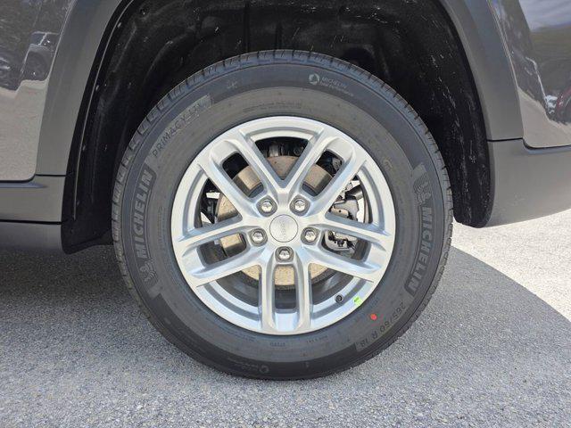 new 2026 Jeep Grand Cherokee car, priced at $38,021