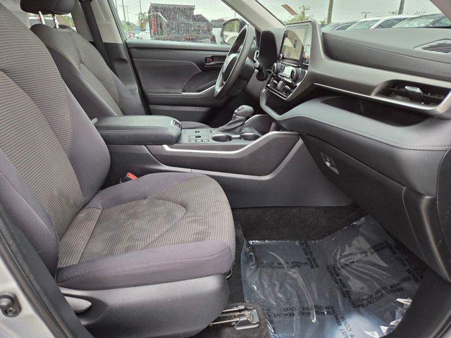 used 2023 Toyota Highlander car, priced at $30,994