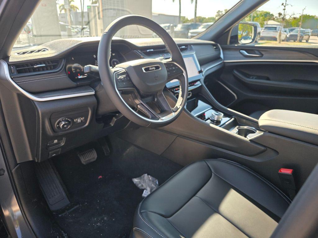 new 2026 Jeep Grand Cherokee car, priced at $42,647