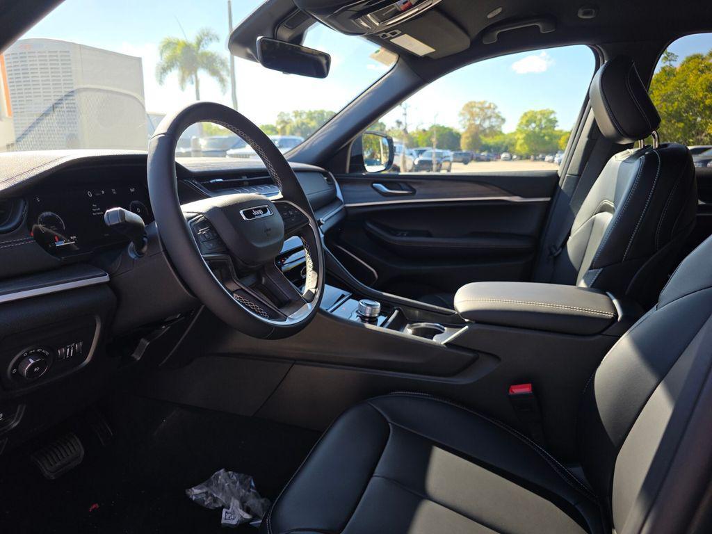 new 2026 Jeep Grand Cherokee car, priced at $42,647