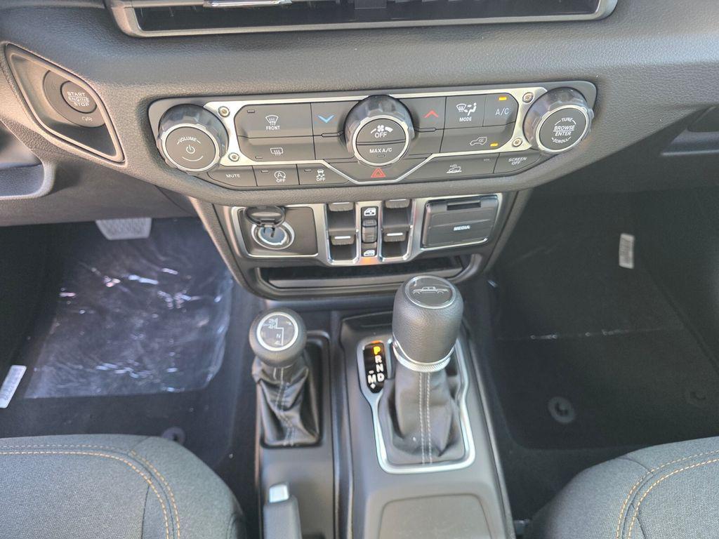 new 2026 Jeep Gladiator car, priced at $40,713