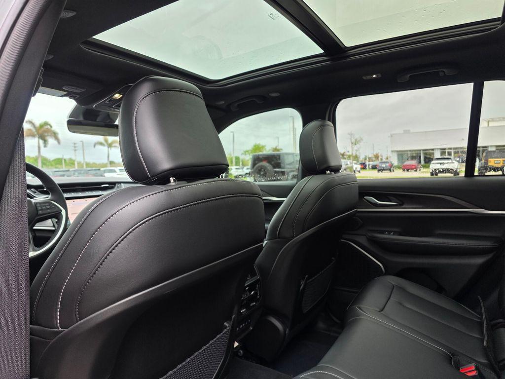 new 2026 Jeep Grand Cherokee car, priced at $42,279
