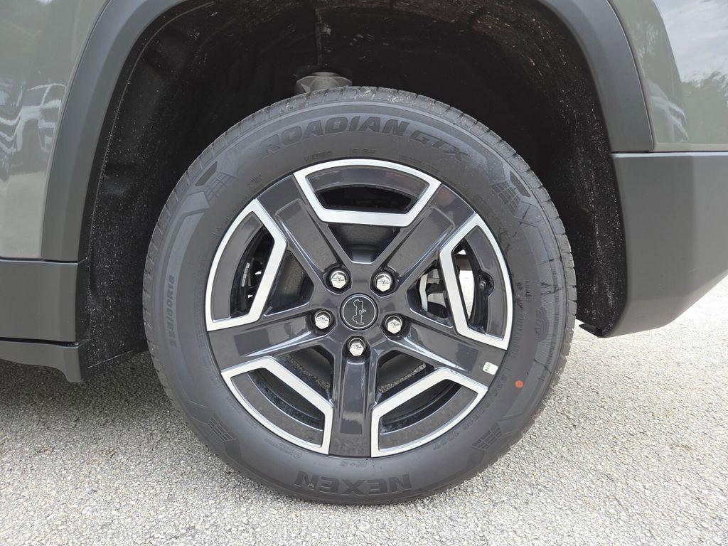 new 2026 Jeep Cherokee car, priced at $42,675