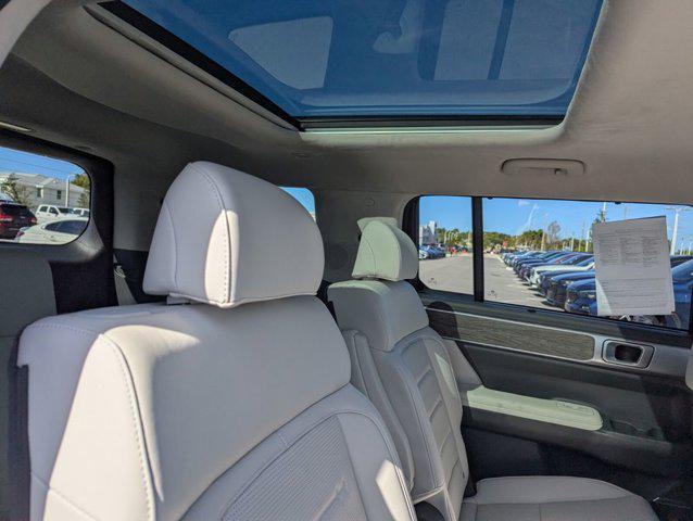 used 2025 Hyundai Santa Fe car, priced at $37,484