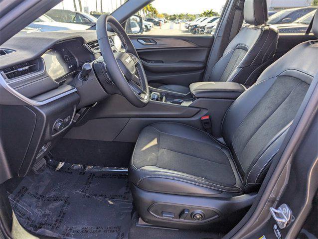 new 2025 Jeep Grand Cherokee car, priced at $33,930