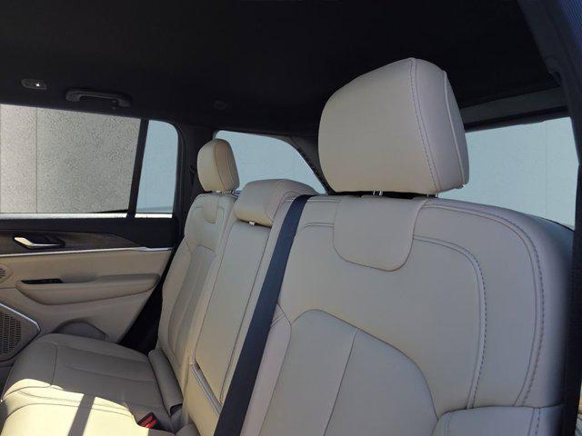 new 2026 Jeep Grand Cherokee car, priced at $37,082
