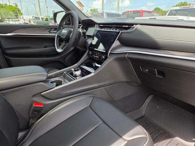 used 2025 Jeep Grand Cherokee car, priced at $37,991